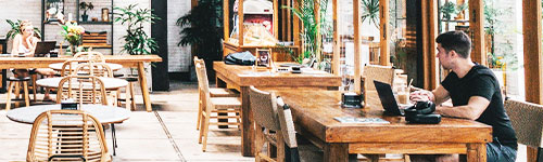 <strong>Tourisme, hôtellerie<br>et restauration</strong>